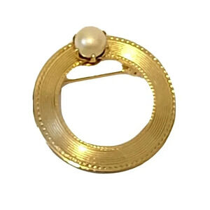 Eternity Circle Brooch Faux Pearl Gold Tone Vintage 1 1/8" Diameter